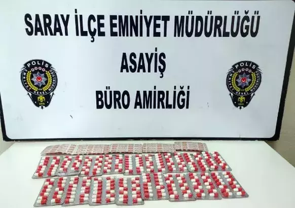 Tekirdağ'ın Saray ilçesinde yanında taşıdığı bavul içinde uyuşturucu haplarla yakalanan