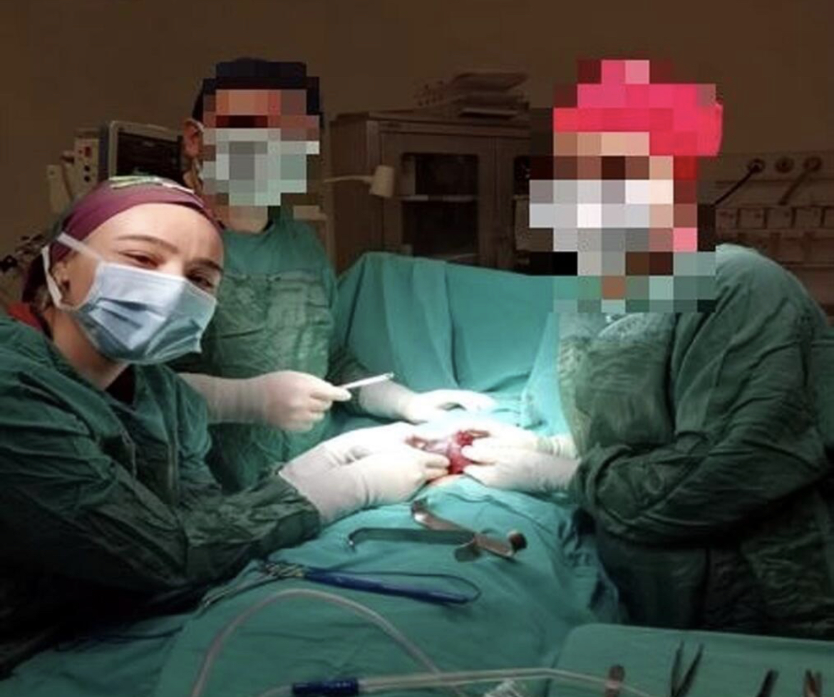 Sahte doktor Ayşe Özkiraz yeniden hakim karşısında Tekirdağ’ın Çerkezköy Devlet Hastanesi’nde kendisini ‘pratisyen hekim’ olarak tanıtan, sahte