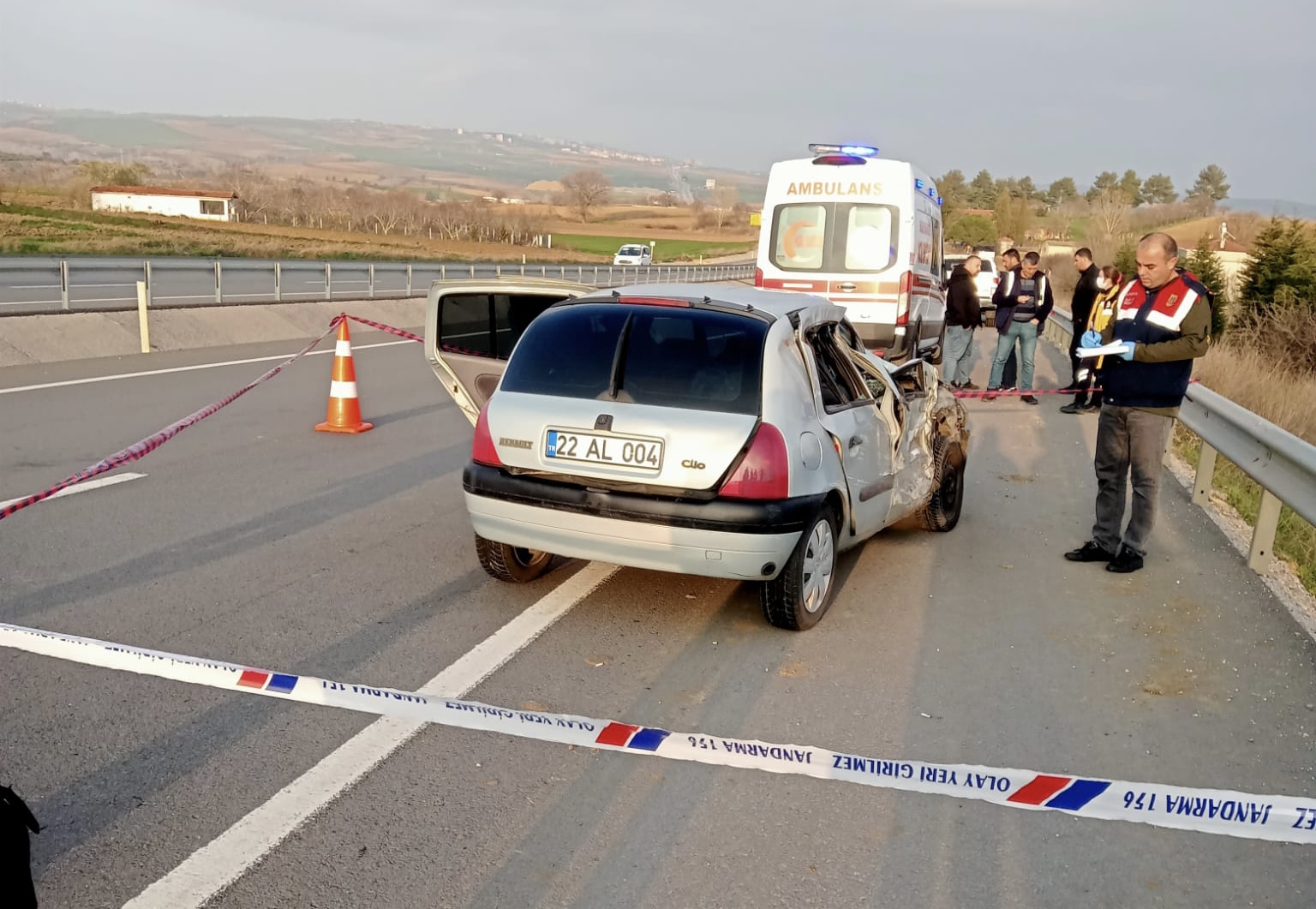 Biçer Dövere çarpan otomobilde 1 ölü 2 yaralı Tekirdağ’ın Malkara ilçesinde otomobilin önündeki biçerdövere çarptığı kazada Hasibe Siklet