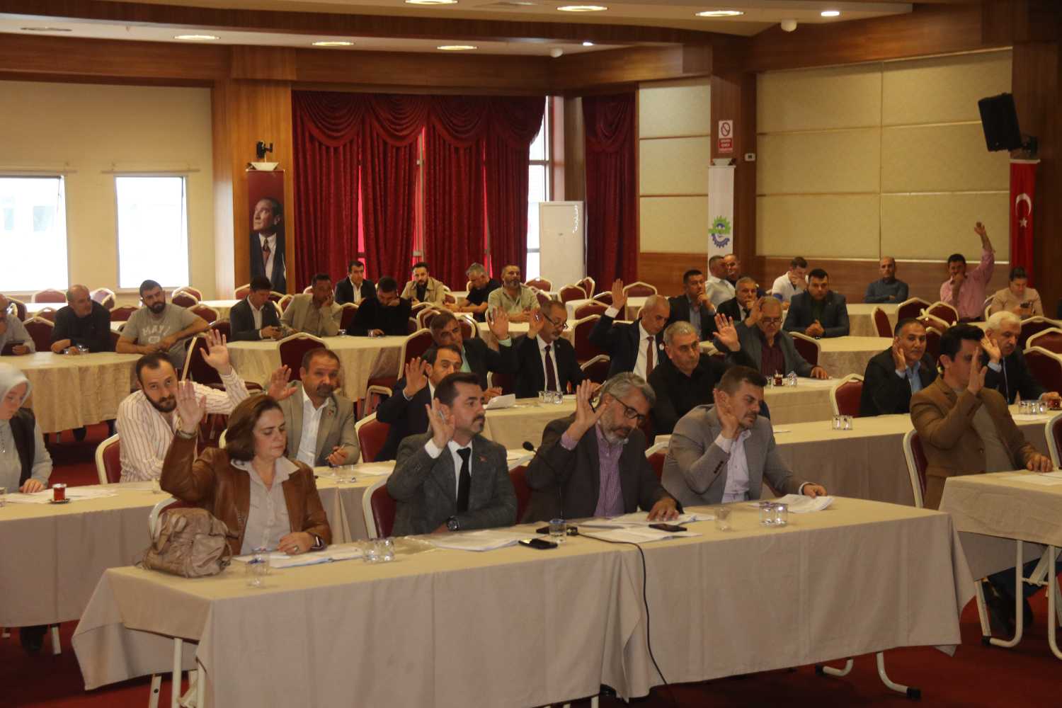 1211 Vatandaşı İldiren Konuda Çekimser Kaldılar Ergene Belediyesi’nin Kasım ayı olağan meclis toplantısı Ergene Belediye Başkanı