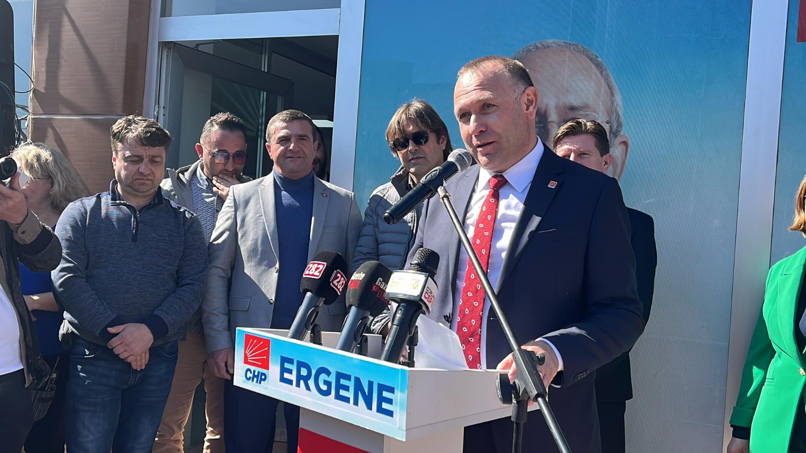 Nuh Nuhoğlu Aday Adayları Arasında Bir Adım Önde 28. Dönem CHP Tekirdağ Milletvekili Aday Adayı olan Nuh Nuhoğlu,