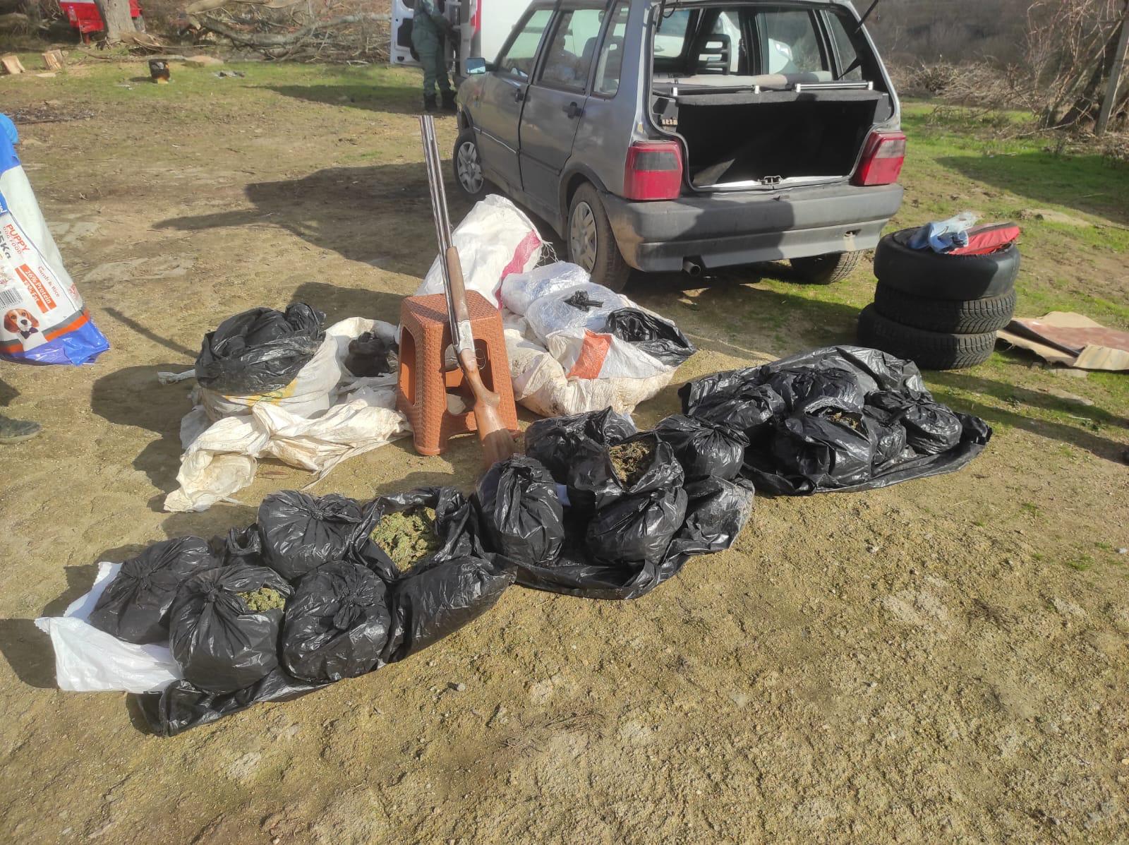 Tekirdağ’ın Malkara ilçesinde çiftlik evine düzenlenen operasyonda, bir kısmı toprağa