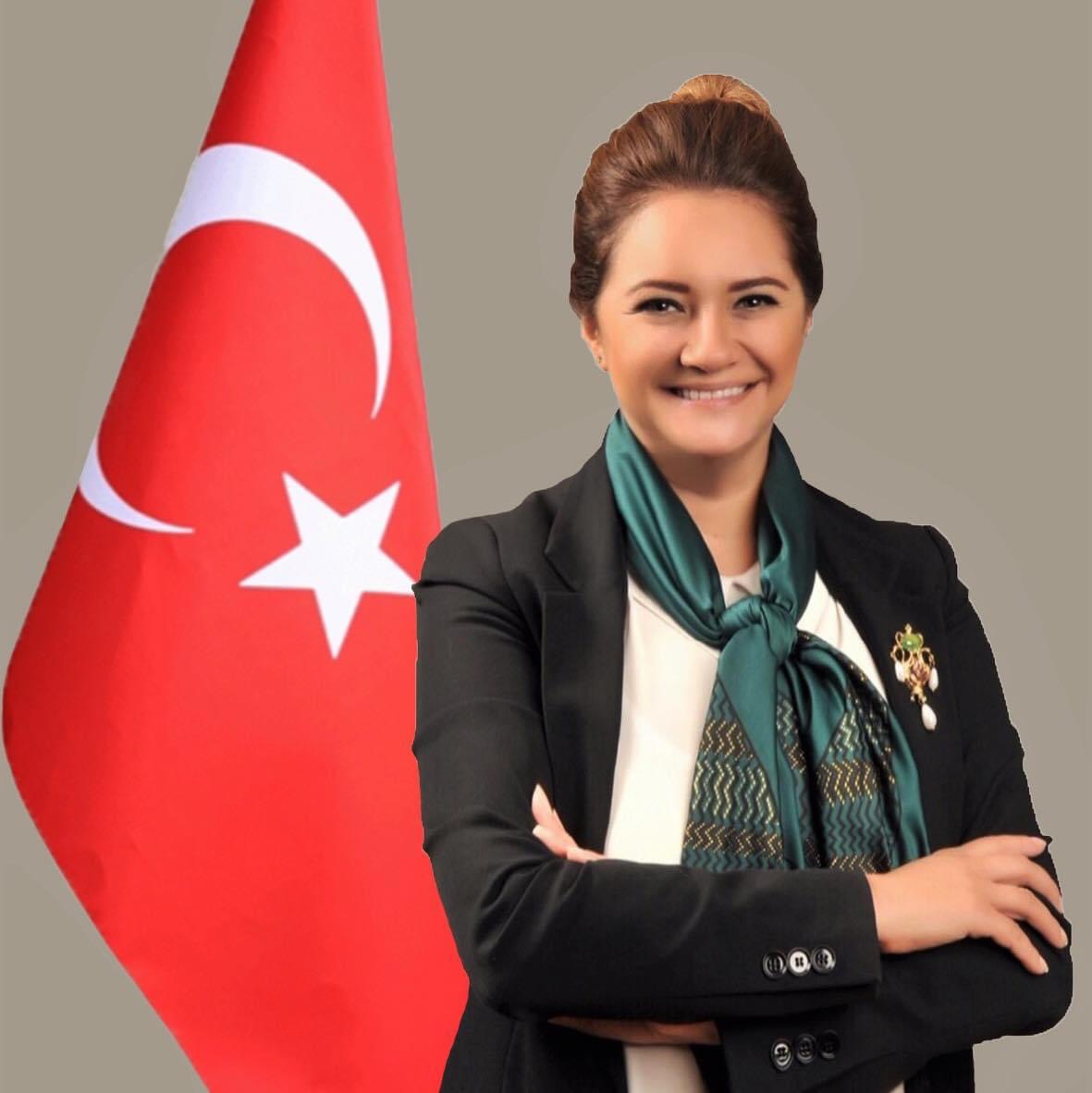 Müge Yıldız Topak aday adaylığını geniş katılımla açıkladı Müge Yıldız Topak; Teşkilatımızın çeşitli kademelerinde görev alan değerli Ak