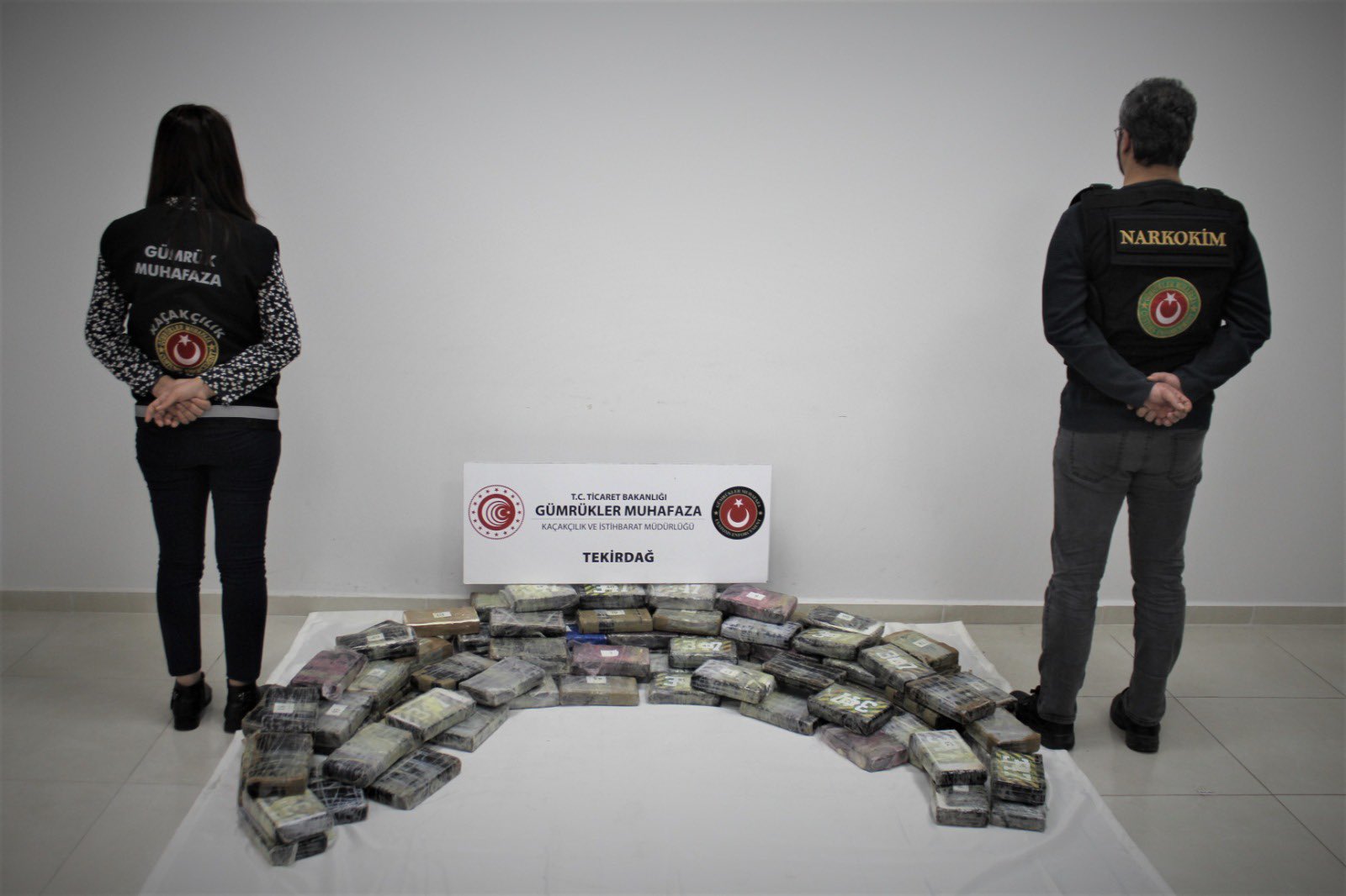 Ticaret Bakanı Mehmet Muş, Gümrük Muhafaza ekiplerince Tekirdağ Limanı’nda gerçekleştirilen