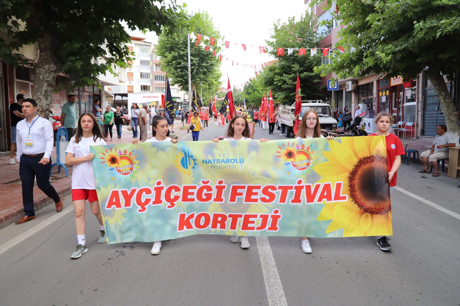 4 Gün sürecek olan Ayçiçeği Festivali Hayrabolu Belediyesi önünde düzenlenen