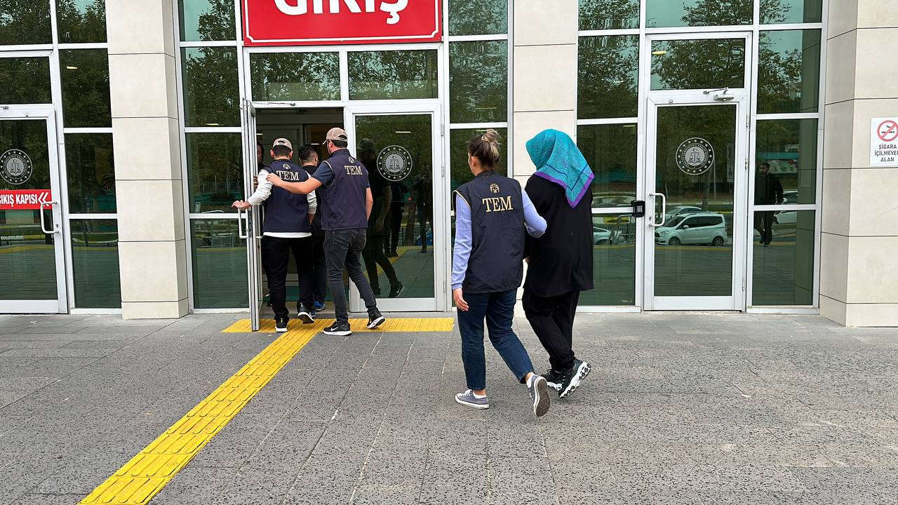 Yurt Dışına Kaçmaya Çalışan FETÖ Firarisi Yakalandı Ankara 25. Ağır Ceza Mahkemesinde Silahlı Terör Örgütü Üyeliğinden yargılaması