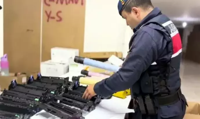 Tekirdağ’ın Şarköy ilçesinde ünlü markaların etiketleri kullanılarak sahte toner üretilen