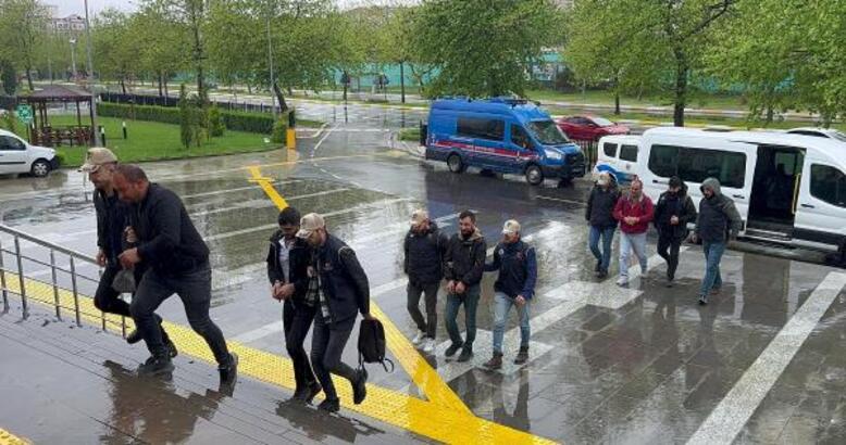 Tekirdağ’da terör propagandasına 5 tutuklama TEKİRDAĞ’da sosyal medyada terör örgütü PKK/KCK propagandası yaptıkları gerekçesiyle gözaltına