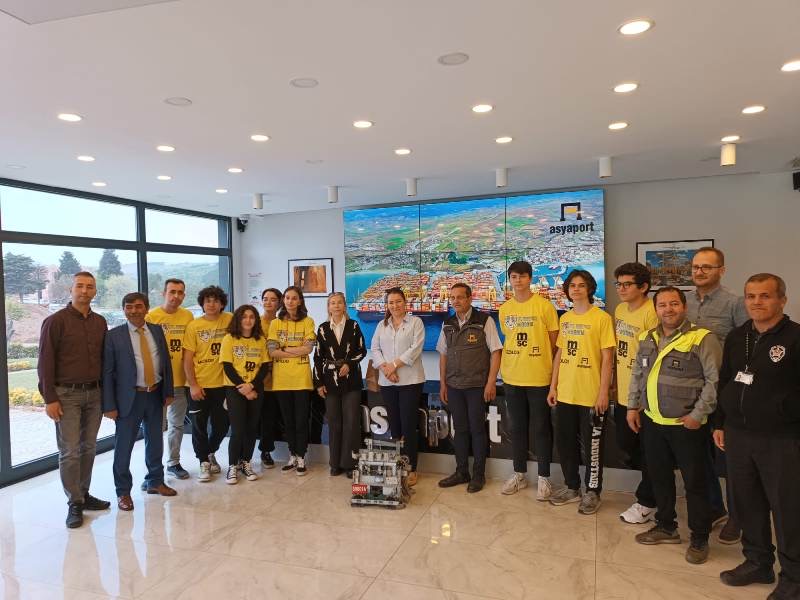 Amerika’da Türkiye’yi başarı ile temsil ettiler Tekirdağ Ebru Nayim Fen Lisesi robotik-kodlama takımı, TFL Robotics Yarışması’nda