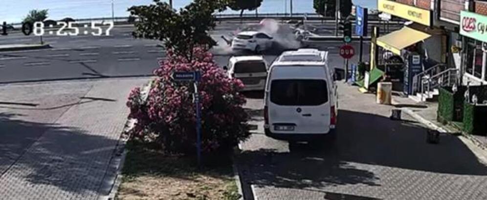 Tekirdağ’da kavşaktaki iki otomobil çarpıştı: 2 ölü, 3 yaralı TEKİRDAĞ’ın Marmaraereğlisi ilçesinde kavşakta iki otomobilin çarpışması sonucu meydana gelen