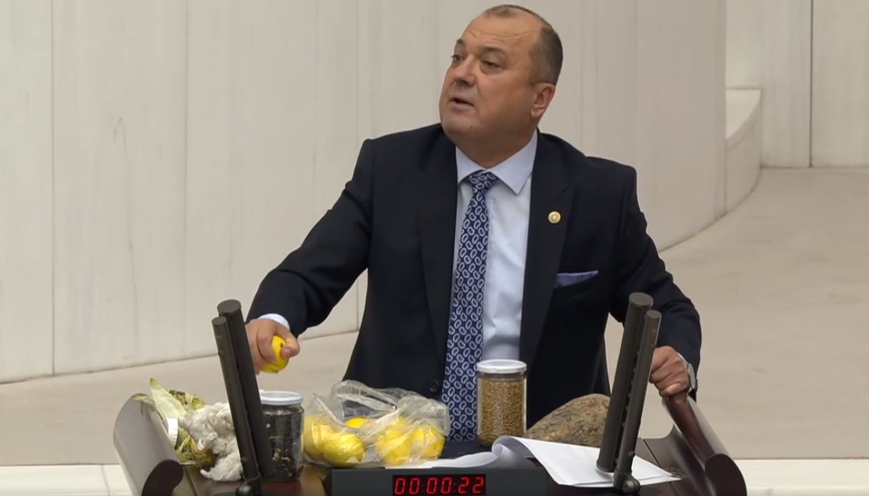 Aygun; ”Çiftçiyi Limon Gibi Sıktınız” CHP Tekirdağ Milletvekili Dr. İlhami Özcan Aygun, çiftçinin ürünlerini, tarlada