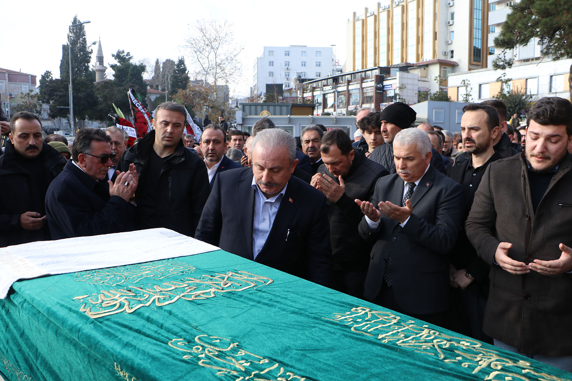 TBMM Başkanı Mustafa Şentop, vefat eden halasının oğlu NKÜ Genel