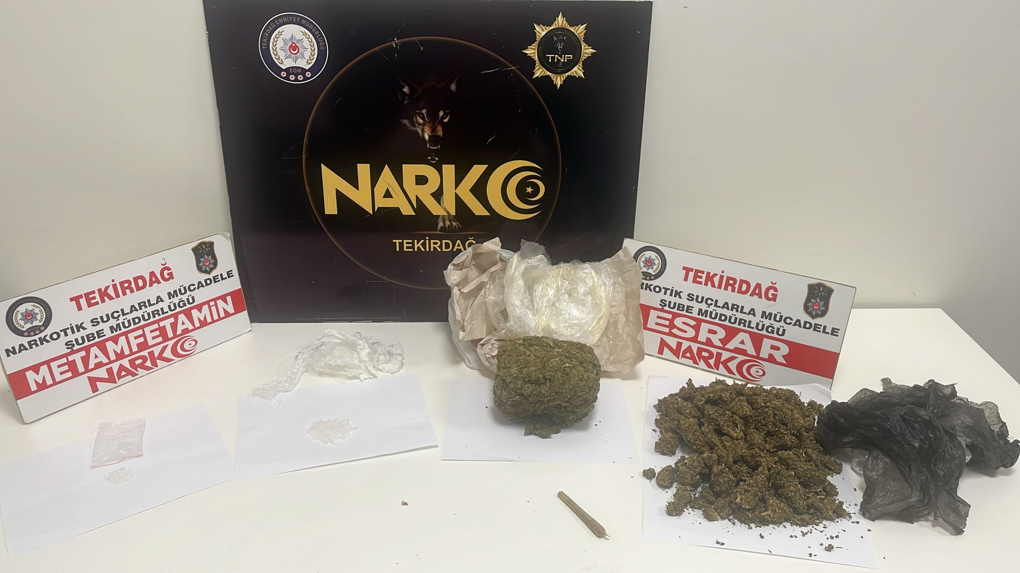 Tekirdağ’da araç içerisinde 813 gram skunk, 15 gram metamfetamin maddesi