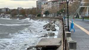 Marmara Denizinin Tekirdağ kıyılarında etkili olan lodos deniz ulaşımını olumsuz