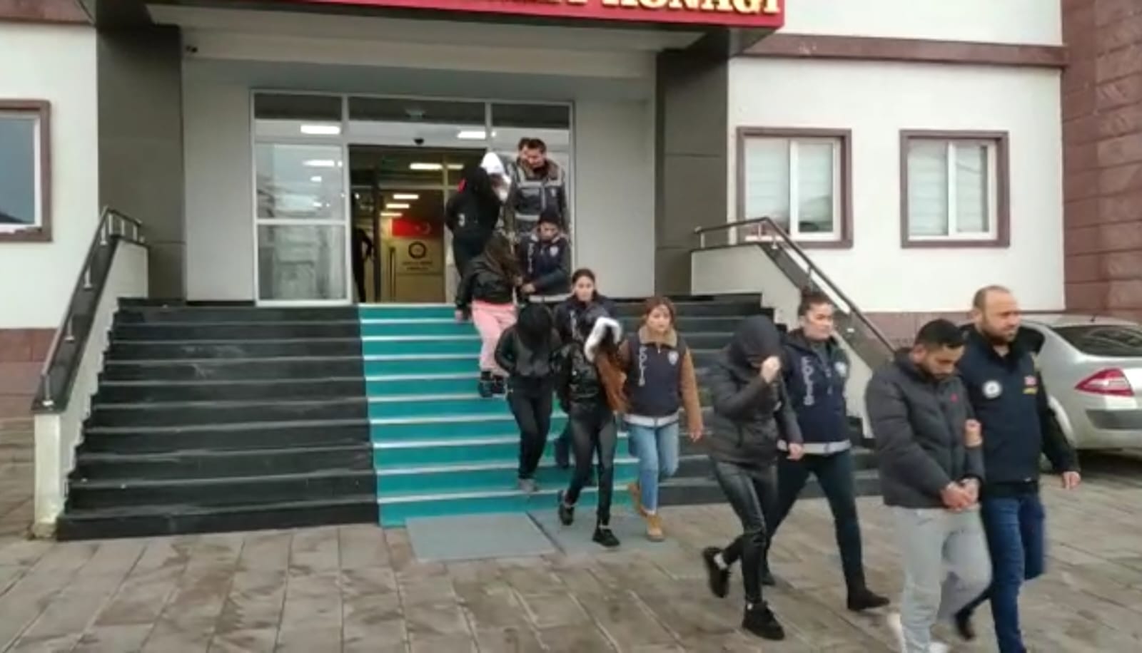 Tekirdağ’ın kapaklı ilçesinde düzenlenen fuhuş operasyonunda 6 yabancı uyruklu kadın
