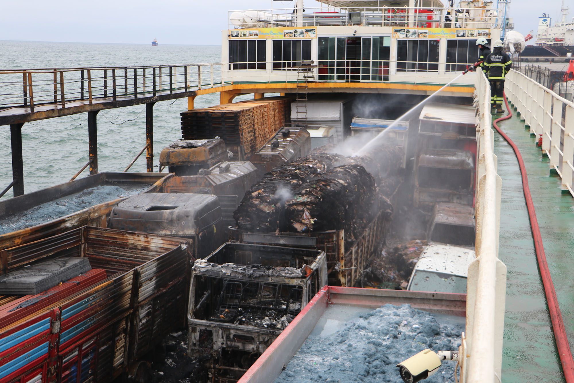Yangın Anını Anlattı; ‘Denize Atlayalım Diyenler Oldu’’ Marmara Denizi'nde Tekirdağ-Balıkesir (Bandırma) seferini yapan feribotta yangın çıktı, 30 yolcu