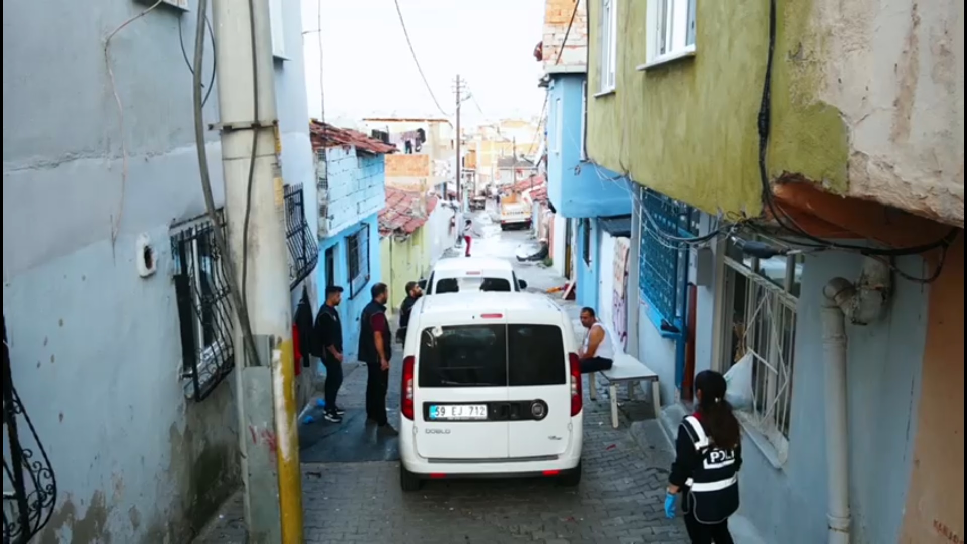 Polis Ekipleri, Ruhsatsız Silah Operasyonu Gerçekleştirdi Tekirdağ’da polis ekipleri, ruhsatsız silah mücadelesine hız kesmiyor.