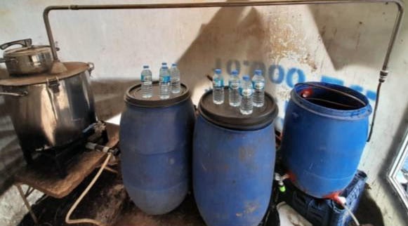 Jandarma’dan İki İlçede Kaçak İçki Yakalandı Tekirdağ’ın Şarköy ve Ergene ilçesinde jandarma ekiplerince düzenlenen operasyonda, kaçak