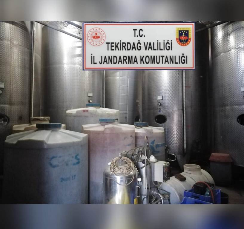 Şarköy’de Kaçak İçki Operasyonu, 52 Ton Yakalandı Tekirdağ'ın Şarköy ilçesinde il jandarma ekipleri tarafından düzenlenen kaçak içki