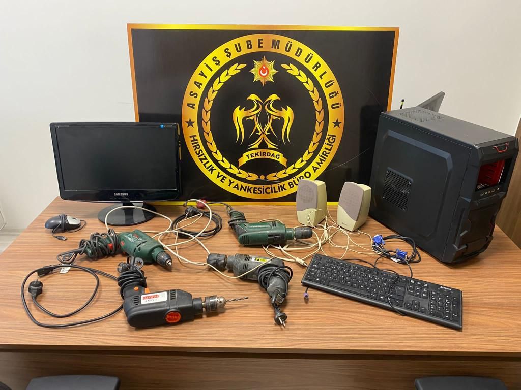 Meslek Lisesinden 50 Bin TL’lik Malzeme Çaldılar Tekirdağ İl Emniyet Müdürlüğü asayiş şube ekipleri hırsızlara göz açtırmıyor.