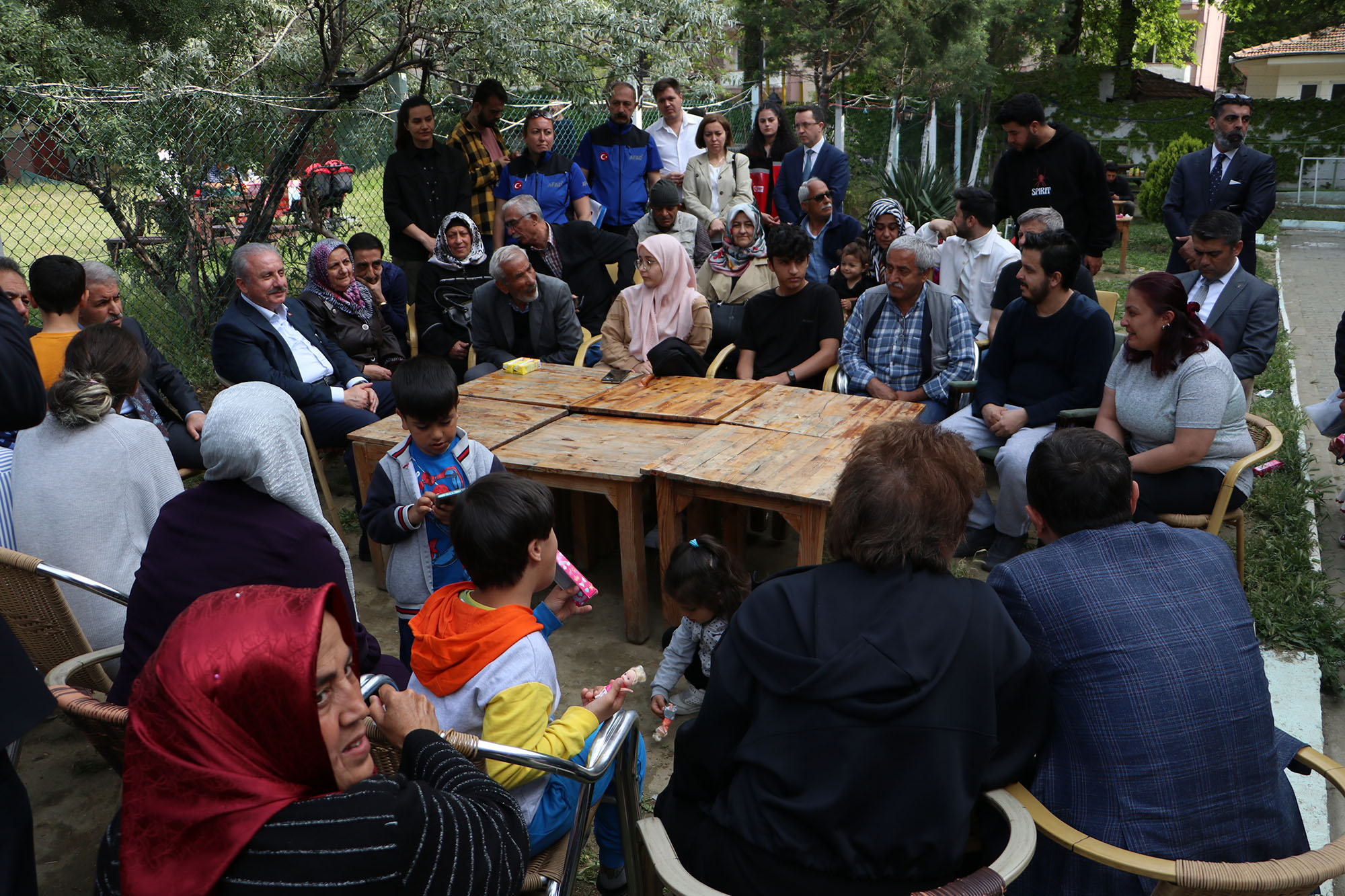 Şentop; ‘Tekirdağ’da Böyle Bir Olayın Yaşanması Beni Derinden Yaraladı’ Tekirdağ Büyükşehir Belediyesinin tahliye kararı verdiği depremzedeleri ziyaret eden TBMM