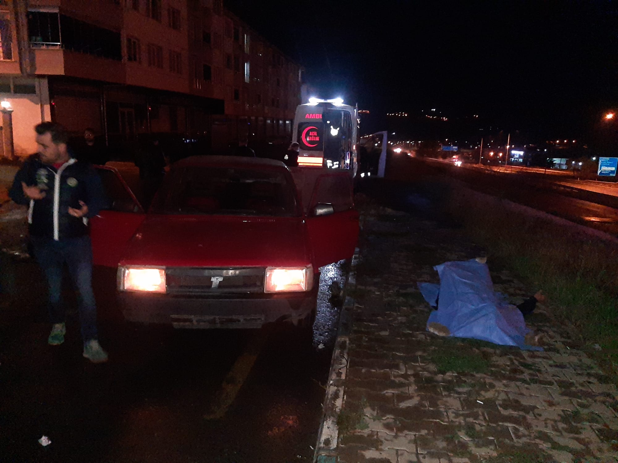 Tekirdağ'ın Süleymanpaşa ilçesinde sürücü, park halindeki otomobilinde ölü bulundu.