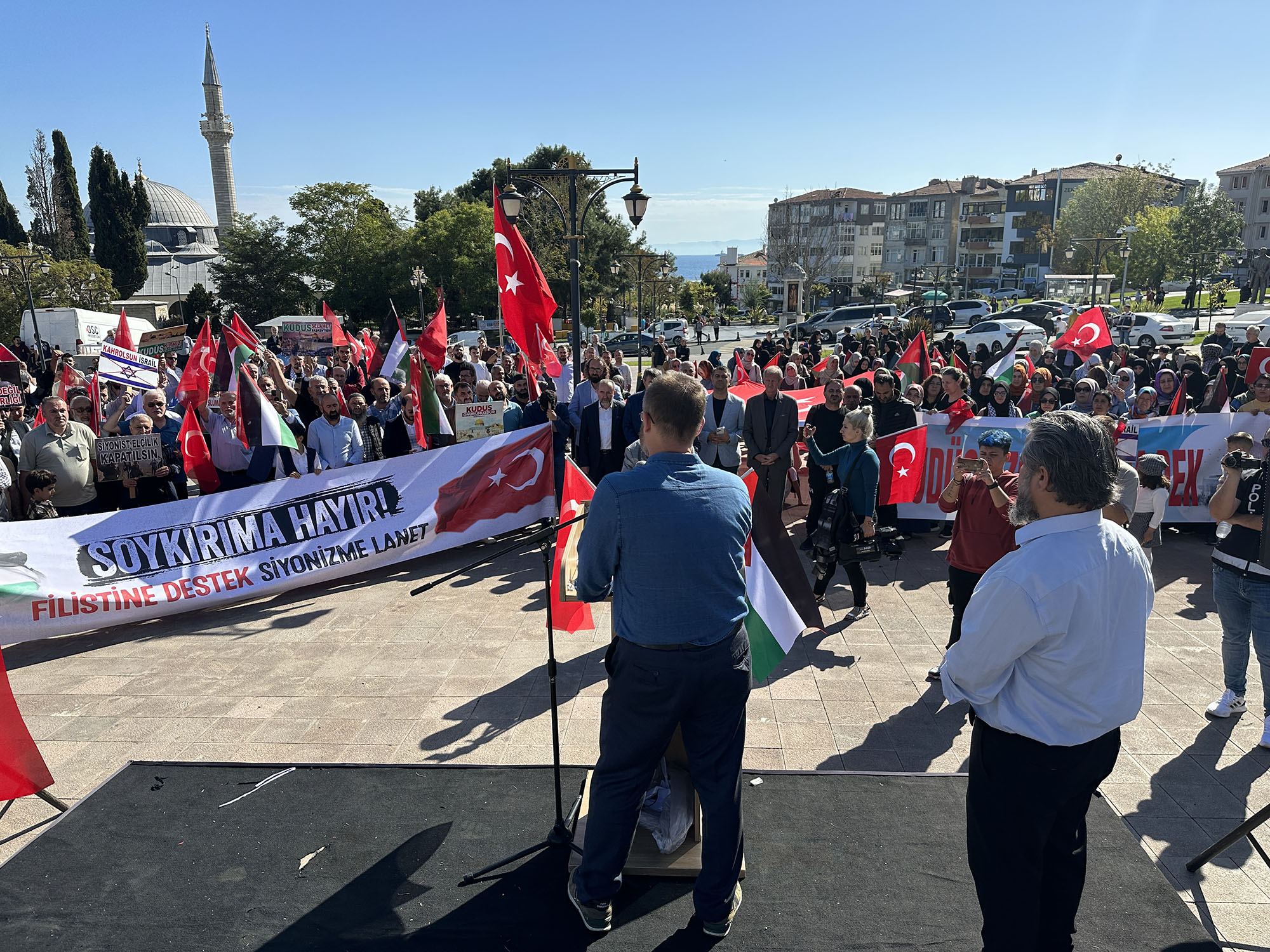 Tekirdağ’da Sivil Toplum kuruluşu temsilcileri ve vatandaşlar tarafından Filistinlilere destek