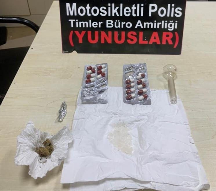Tekirdağ'da polis ekiplerince yapılan şok uygulamalarda ruhsatsız tabanca, uyuşturucu madde