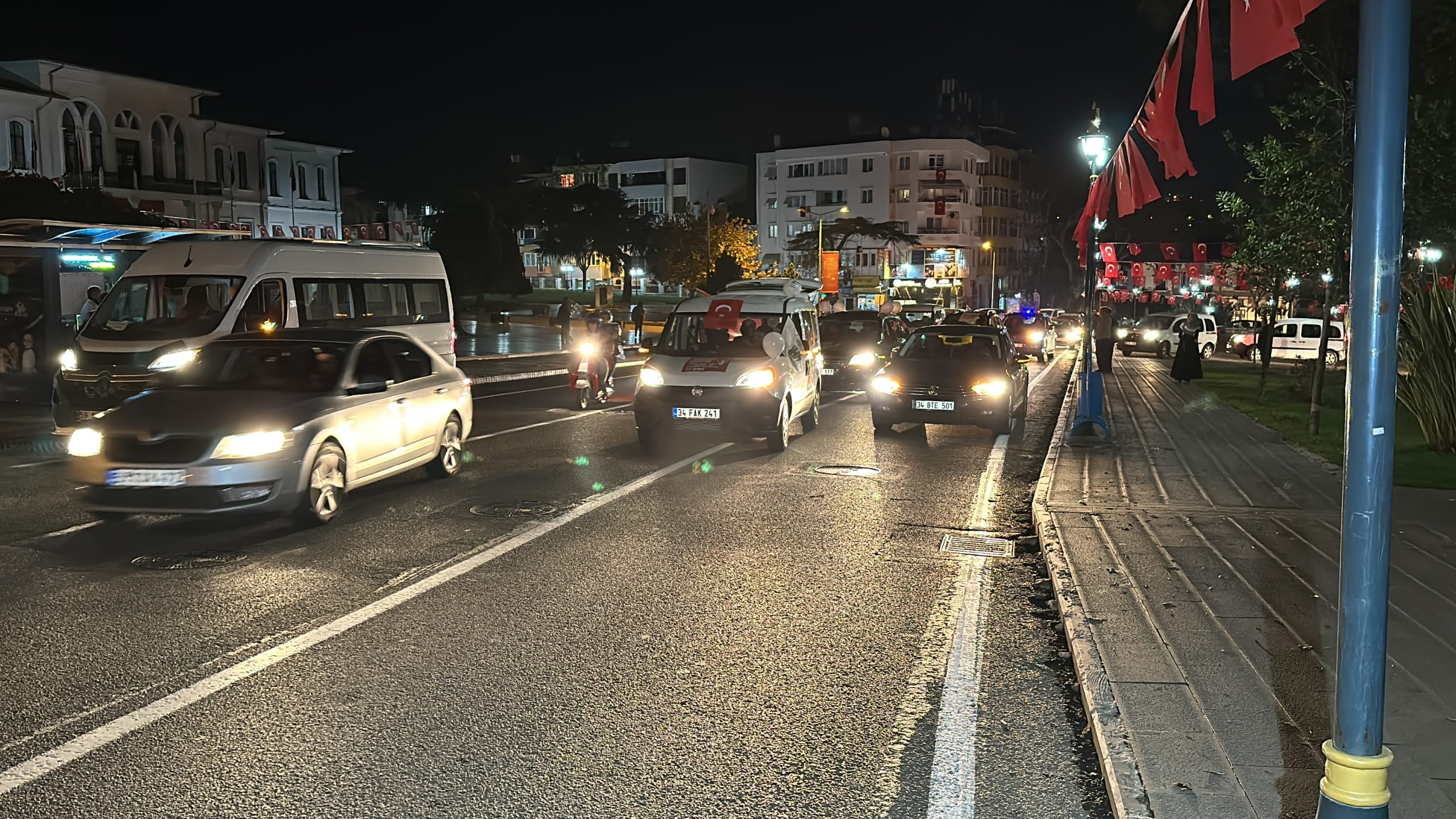 Tekirdağ İHH İncirlik Üssüne Doğru Yola Çıktı Tekirdağ’da ki sivil toplum temsilcileri, araçlarıyla Adana İncirlik Üssü’ne gitmek
