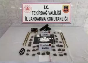 Tekirdağ’ın Çorlu ilçesinde jandarmanın bir evde yaptığı aramada vazo içerisine