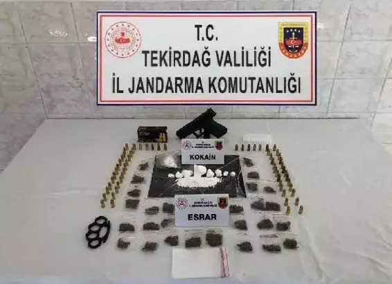 Tekirdağ’ın Çorlu ilçesinde jandarmanın bir evde yaptığı aramada vazo içerisine