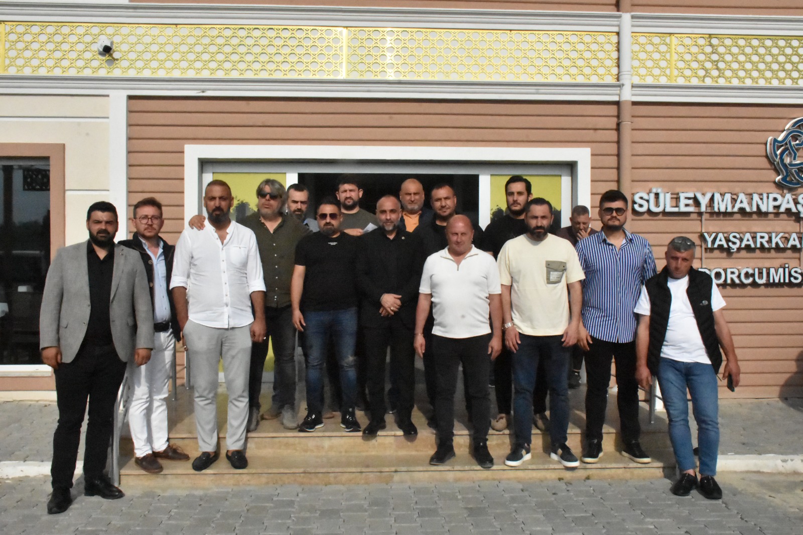 Tekirdağspor’un olağan kongresinde mevcut Kulüp Başkanı Ekrem Daşdan ve yönetim