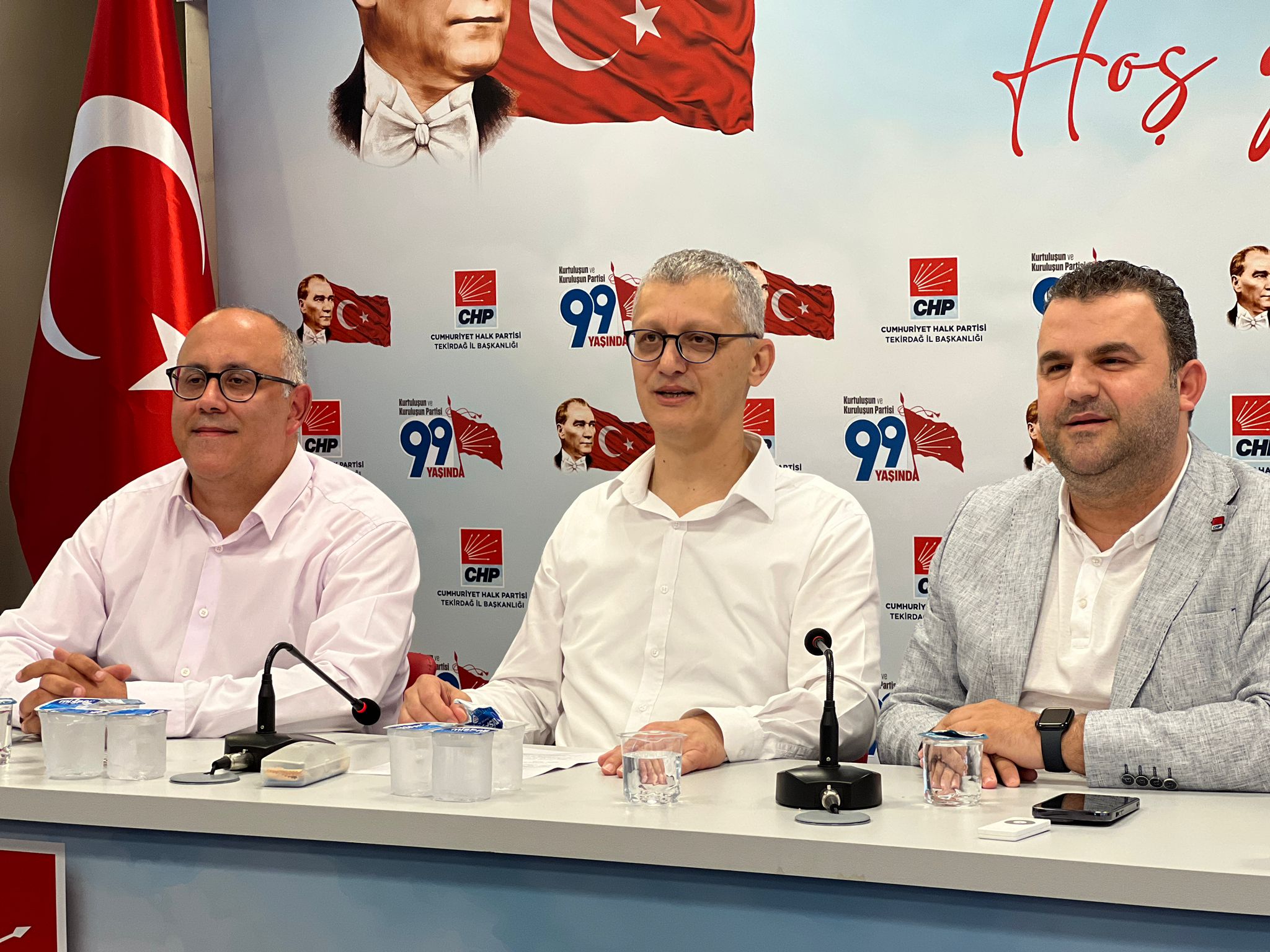 Süleymanpaşa’ya Oral Çelikkol Adaylığını Açıkladı Genel seçimlerinin tamamlanmasının ardından CHP Genel merkezinin kongre takvimini açıklamasıyla