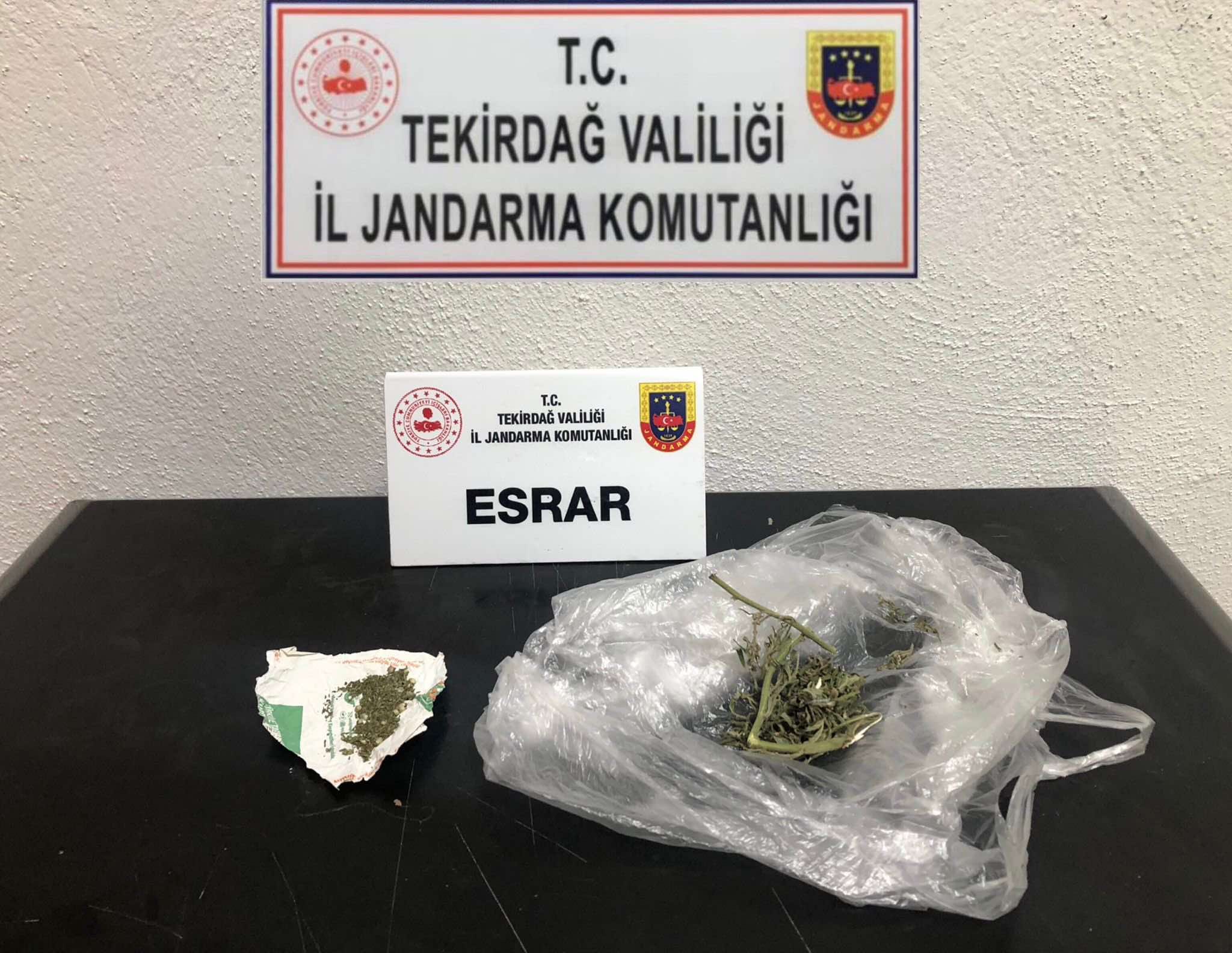 Şüphe Üzerine Durdurulan Araçta Uyuşturucu Ele Geçirildi Tekirdağ İl Jandarma Alay Komutanlığı ekipleri, gerçekleştirdiği yol uygulamasında durdurduğu