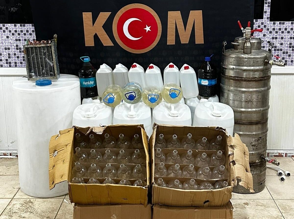 Çorlu ilçesinde Emniyet Müdürlüğü ekiplerince 500 litre etil alkol ele geçirildi.