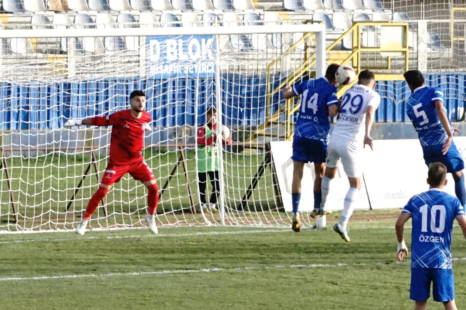 Ergene Velimeşespor’dan Altın Değerinde 3 Puan Türkiye 3. Futbol Ligi 2. Grupta mücadele eden Tekirdağ’ın profesyonel