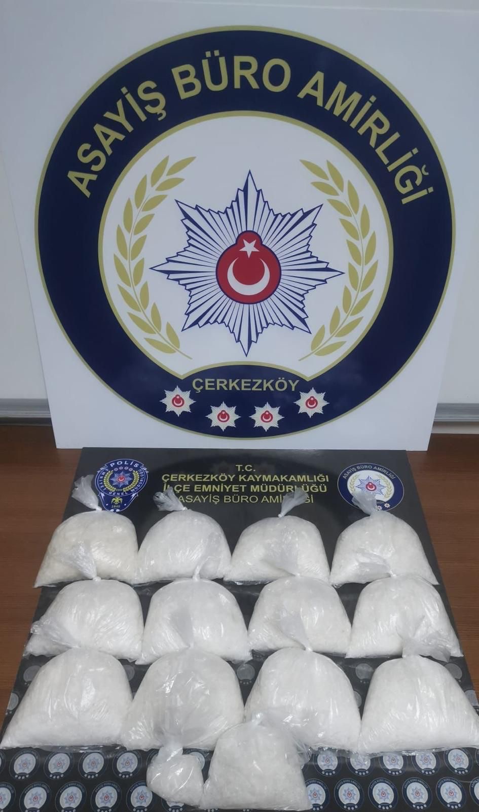 Çerkezköy İlçe Emniyet Müdürlüğü ekipleri İstanbul-Silivri yolunda şüphe üzerine bir