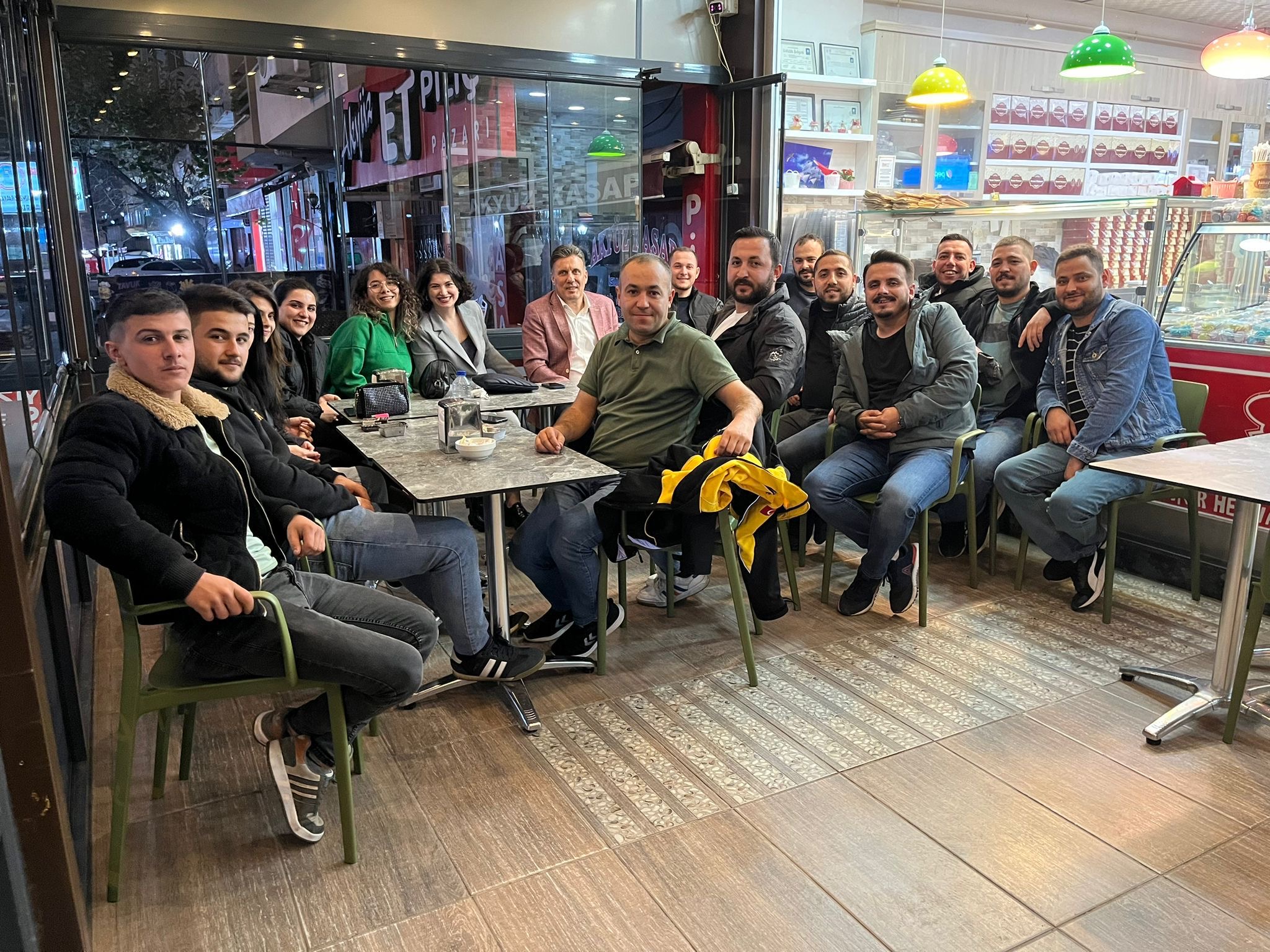 Mehmet Sabri Yüce gençlerle bir araya geldi CHP Süleymanpaşa Belediye Başkan A. Adayı Mehmet Sabri Yüce gençlerle