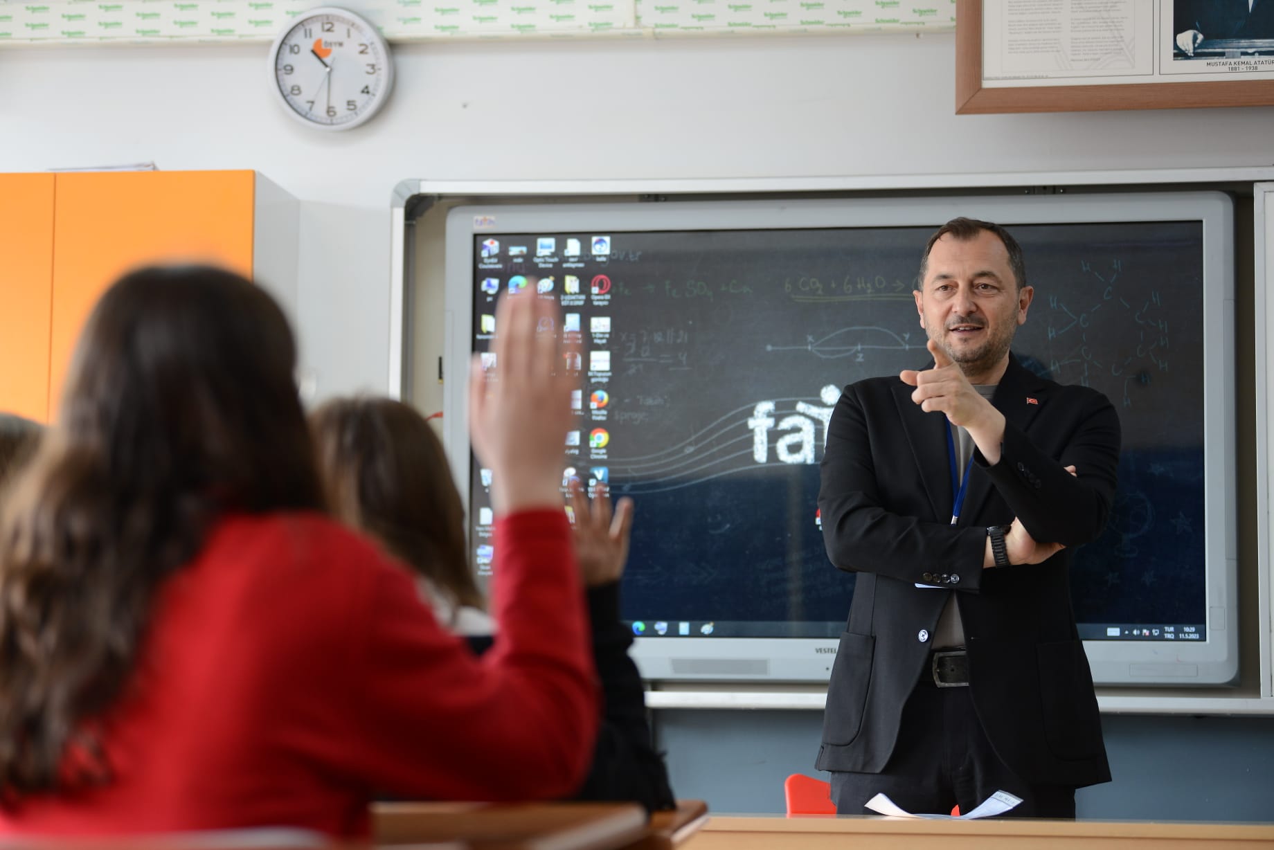 Belediye Başkanlığının Görevlerini Anlattı Süleymanpaşa Belediye Başkanı Cüneyt Yüksel, Şehit Mehmet Şengül Ortaokulu’nda düzenlenen