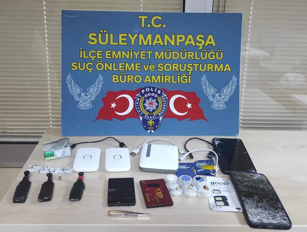 Tekirdağ’ın Süleymanpaşa ilçesinde ehliyet sınavına girecek olan arkadaşlarına yardım etmek